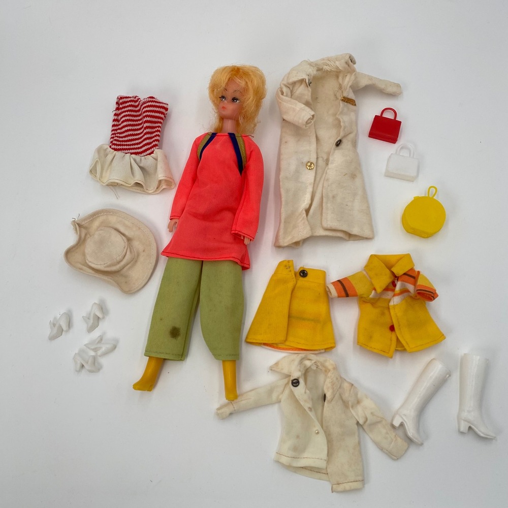 Vintage Suzette Doll with 4 Outfits Grant Exclusive 1970s Mod Fashion Set Boxed
